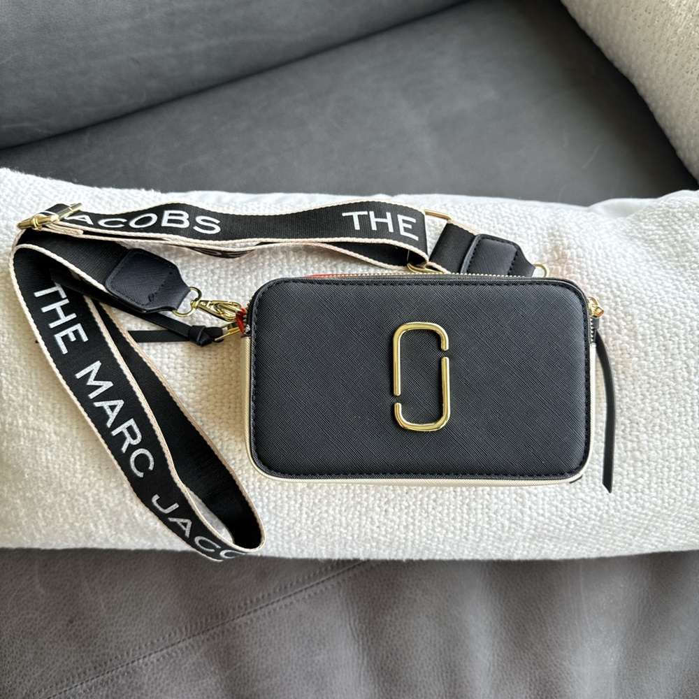 Marc Jacobs Black and Cream Snapshot Crossbody with adjustable Strap